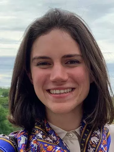 Portrait photo of Elena Ansbro