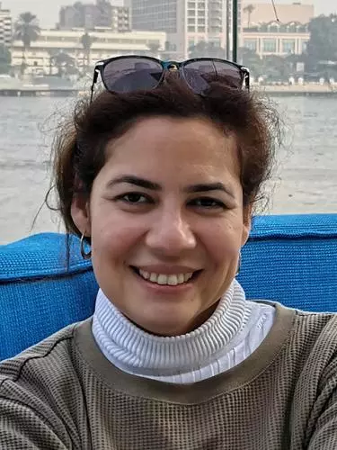 Portrait photo of Luciana Carvalho