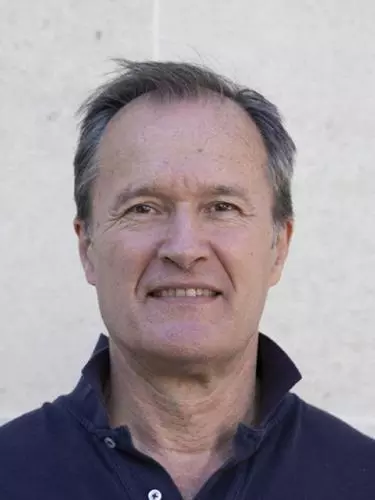 Portrait photo of Tom Cadoux-Hudson