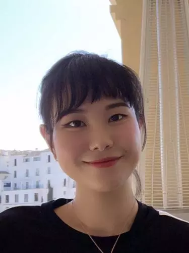 Portrait photo of Vicky Lee