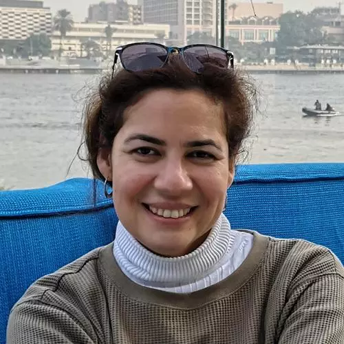 Portrait photo of Luciana Carvalho